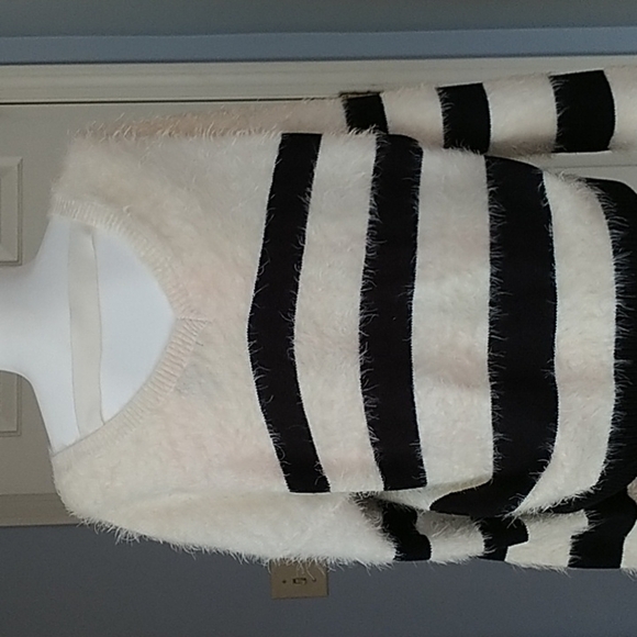 DKNY White & Black Fuzzy Striped Oversized Sweater M - Picture 3 of 11